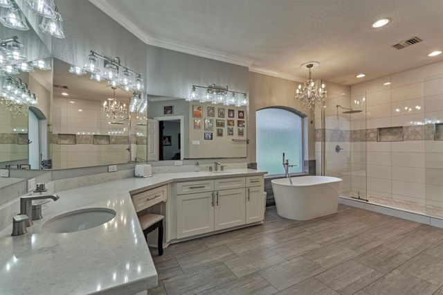 609 Edgewood Drive, Montgomery, TX 77356
