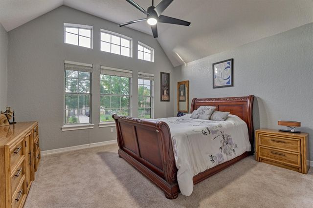 609 Edgewood Drive, Montgomery, TX 77356