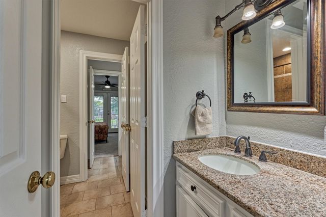 609 Edgewood Drive, Montgomery, TX 77356
