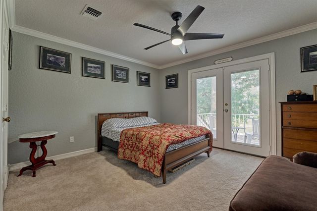609 Edgewood Drive, Montgomery, TX 77356