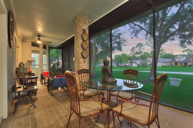 609 Edgewood Drive, Montgomery, TX 77356