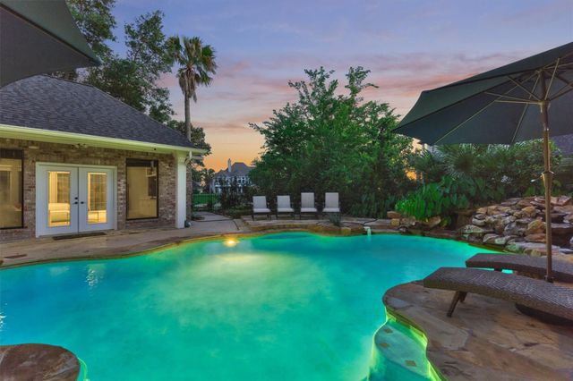 609 Edgewood Drive, Montgomery, TX 77356