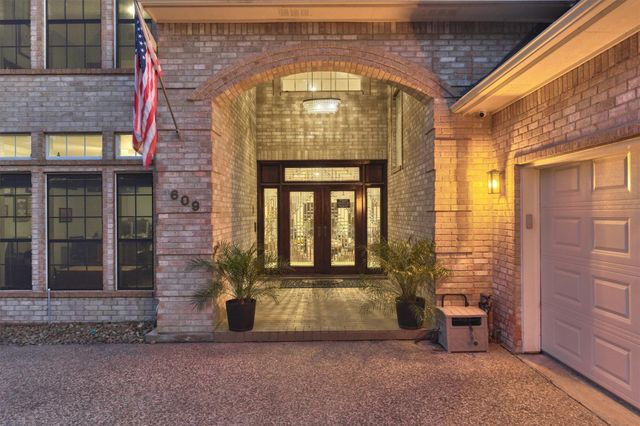 609 Edgewood Drive, Montgomery, TX 77356
