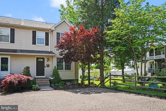 418 STATE ST, East Greenville, PA 18041