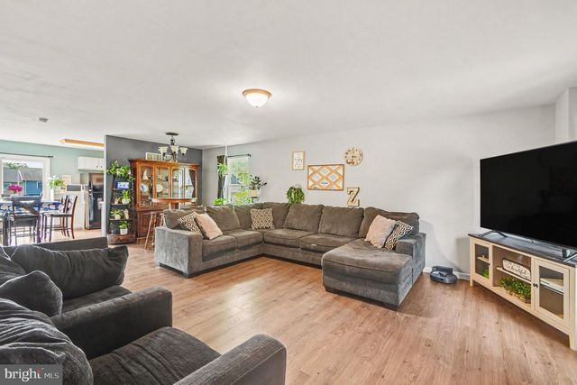 418 STATE ST, East Greenville, PA 18041