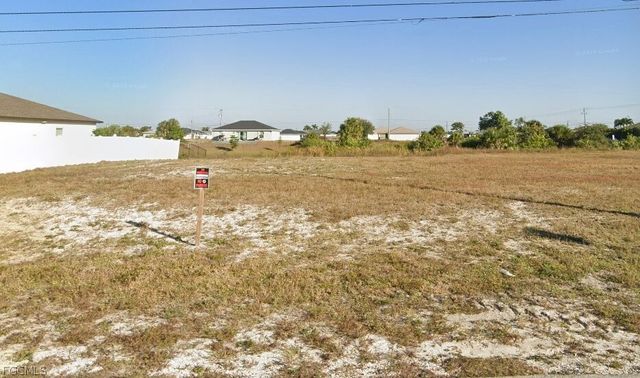 805 NW 8th TER, Cape Coral, FL 33993