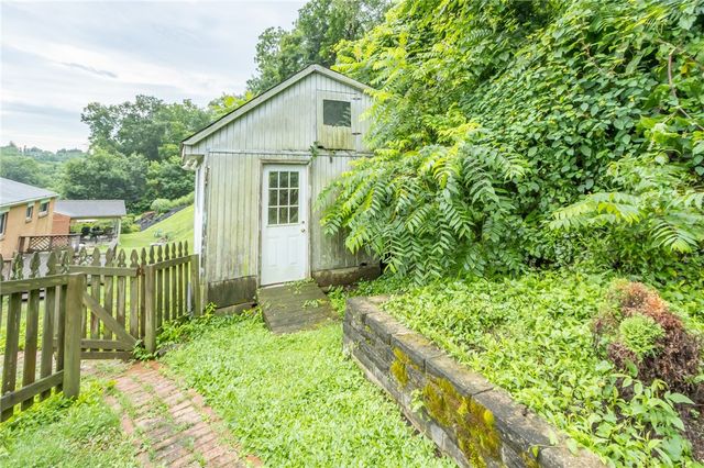 127 Mardi Gras Dr, Plum Boro, PA 15239