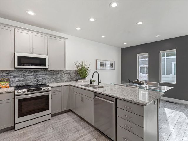 1733 W SHADE LN, Riverton, UT 84065