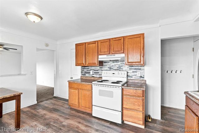 1049 E Hill Road, Grand Blanc, MI 48439