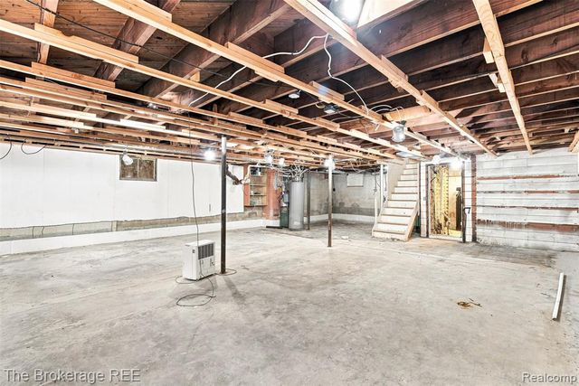 1049 E Hill Road, Grand Blanc, MI 48439