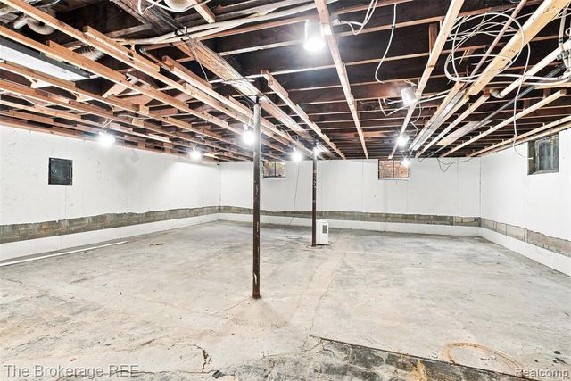 1049 E Hill Road, Grand Blanc, MI 48439
