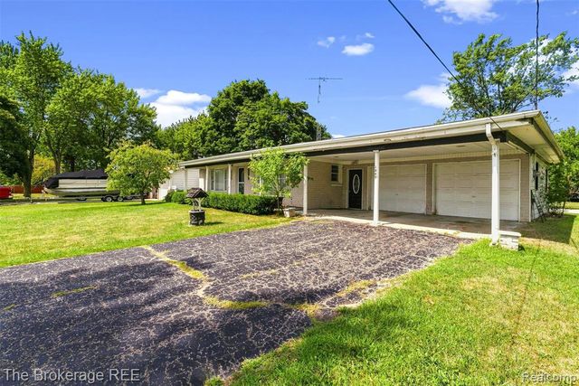 1049 E Hill Road, Grand Blanc, MI 48439