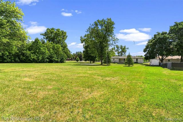 1049 E Hill Road, Grand Blanc, MI 48439