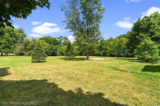 1049 E Hill Road, Grand Blanc, MI 48439