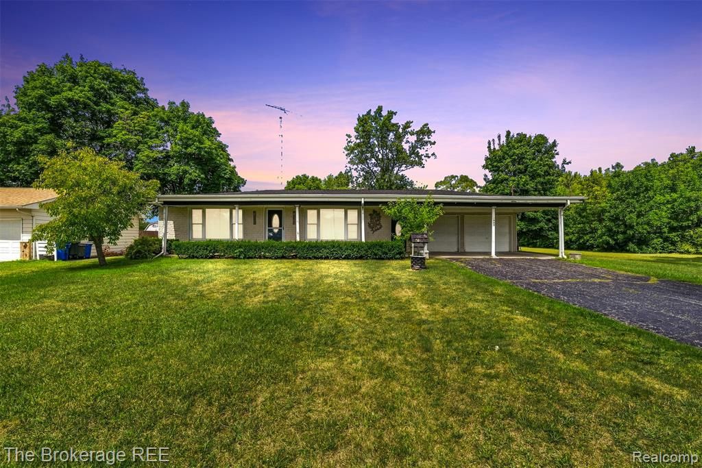 1049 E Hill Road, Grand Blanc, MI 48439