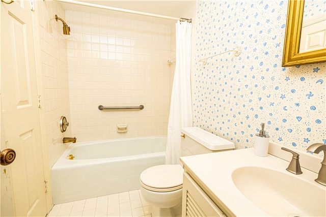 5 Tobey Woods, Pittsford, NY 14534