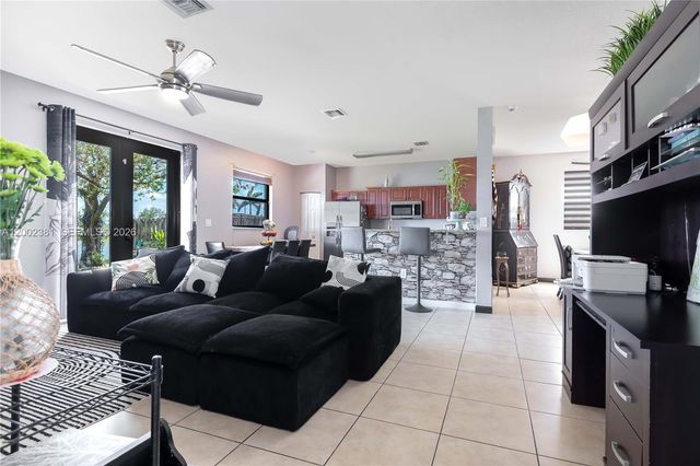 685 SE 37th Pl, Homestead, FL 33033