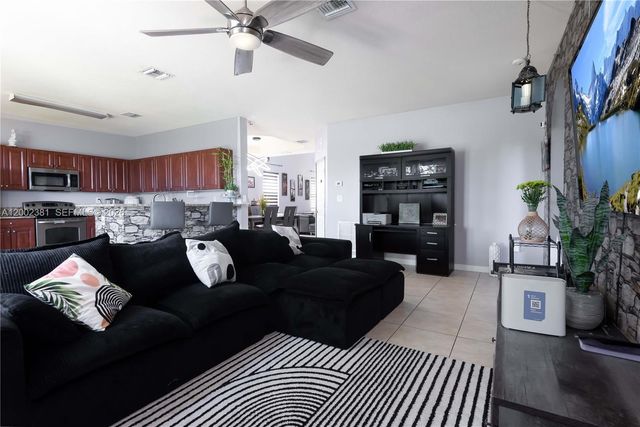 685 SE 37th Pl, Homestead, FL 33033