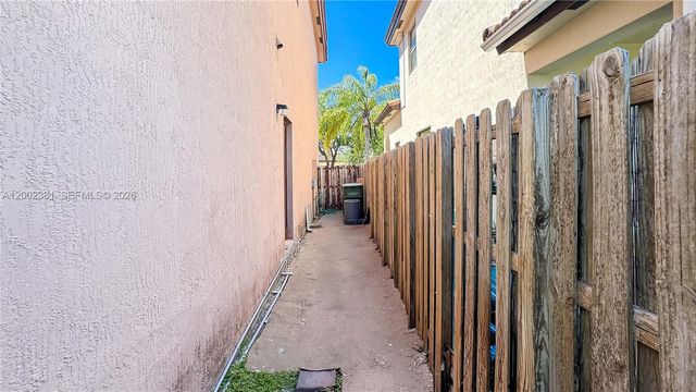 685 SE 37th Pl, Homestead, FL 33033