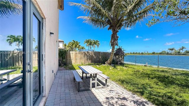 685 SE 37th Pl, Homestead, FL 33033