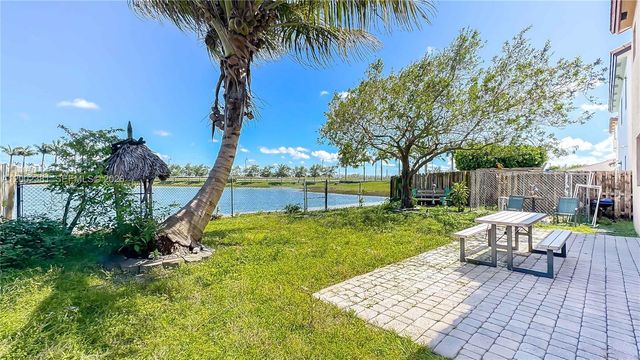 685 SE 37th Pl, Homestead, FL 33033