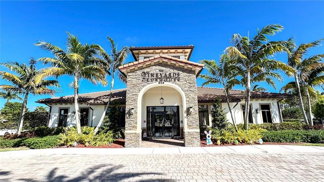 685 SE 37th Pl, Homestead, FL 33033