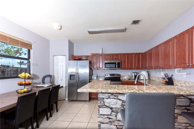 685 SE 37th Pl, Homestead, FL 33033