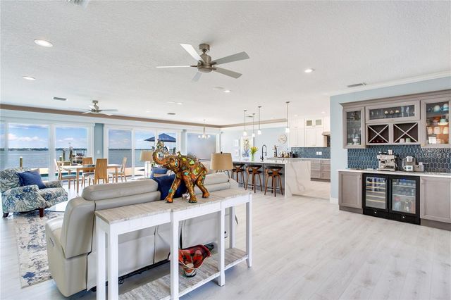 547 JOHNS PASS AVENUE, Madeira Beach, FL 33708