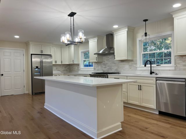 5 Zeph Street, Poestenkill, NY 12198