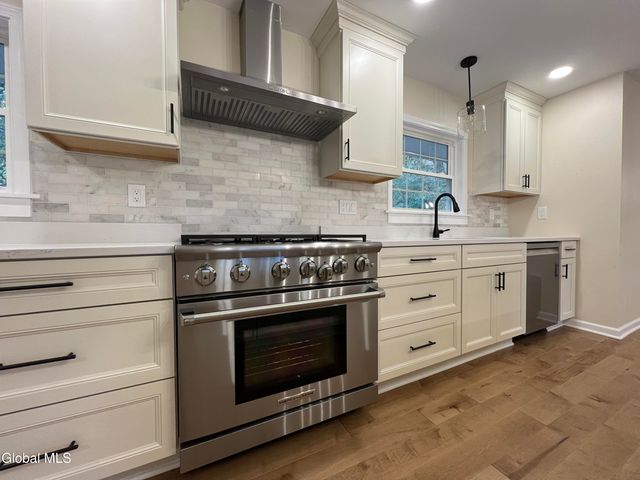 5 Zeph Street, Poestenkill, NY 12198