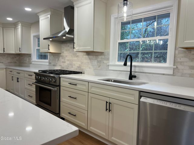 5 Zeph Street, Poestenkill, NY 12198