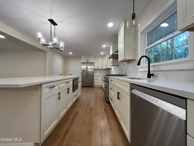 5 Zeph Street, Poestenkill, NY 12198