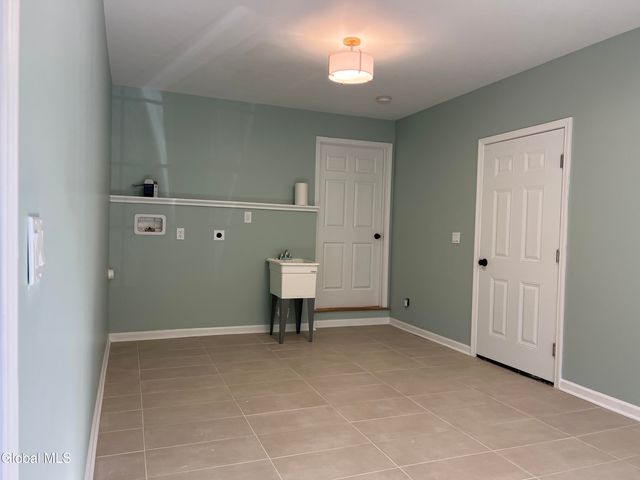 5 Zeph Street, Poestenkill, NY 12198