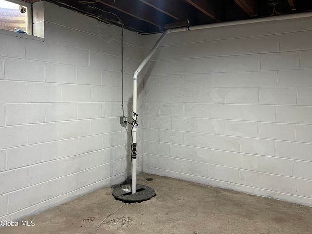 5 Zeph Street, Poestenkill, NY 12198