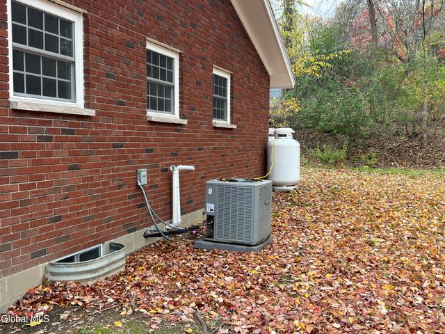 5 Zeph Street, Poestenkill, NY 12198