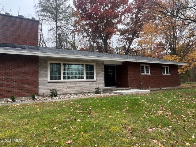 5 Zeph Street, Poestenkill, NY 12198