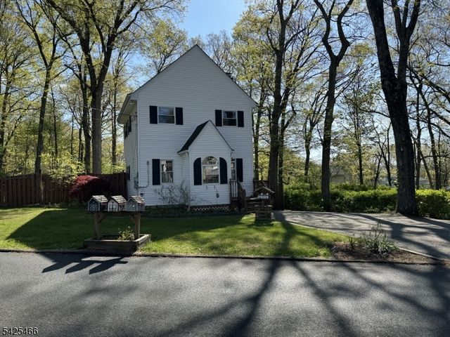 95 Unger Ave, Hopatcong Boro, NJ 07874