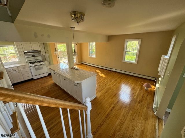 95 Unger Ave, Hopatcong Boro, NJ 07874
