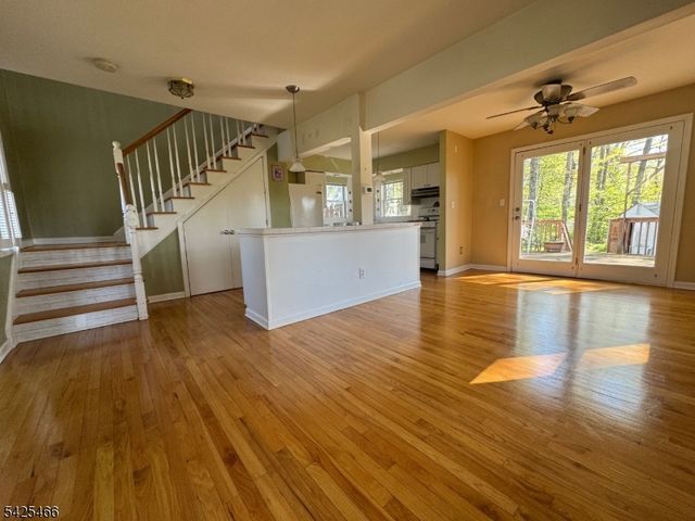 95 Unger Ave, Hopatcong Boro, NJ 07874