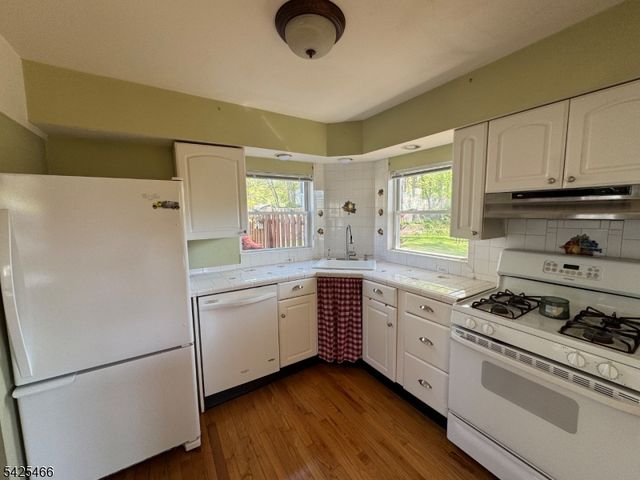 95 Unger Ave, Hopatcong Boro, NJ 07874