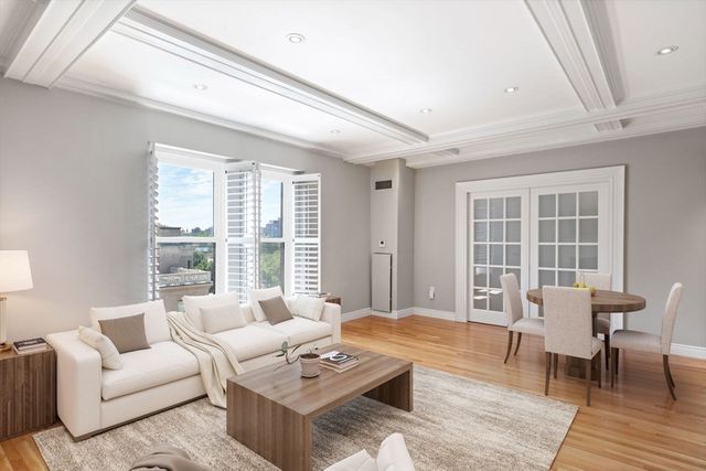 10 Charlesgate East 502, Boston, MA 02215