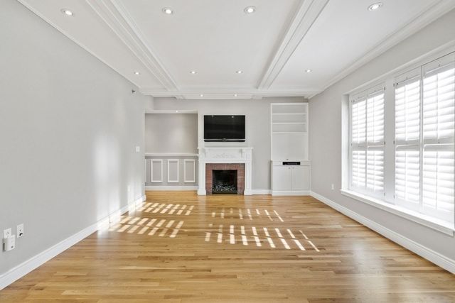 10 Charlesgate East 502, Boston, MA 02215