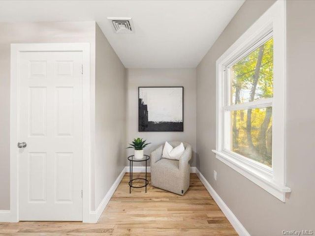 6 Winnetou Road, White Plains, NY 10603