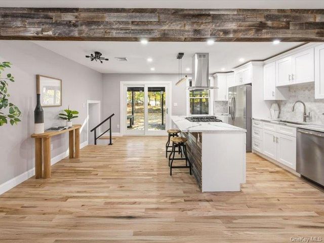 6 Winnetou Road, White Plains, NY 10603