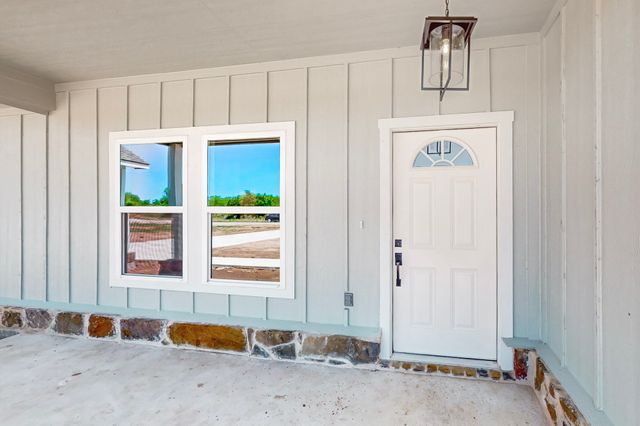 319 Smyrna Meadows Lane, Sunset, TX 76270