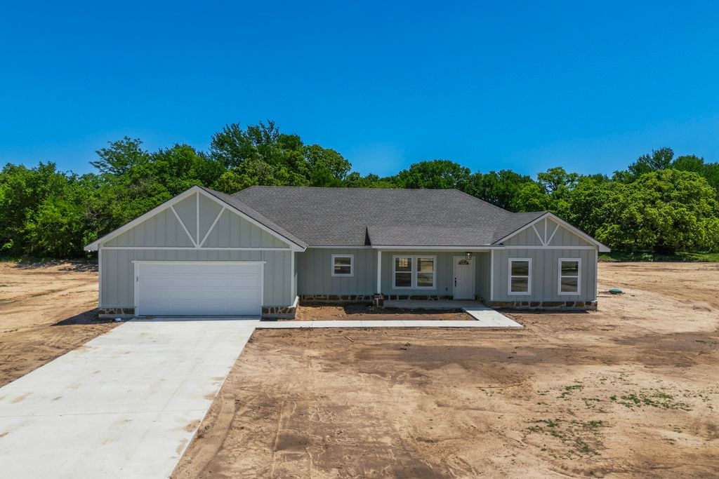 319 Smyrna Meadows Lane, Sunset, TX 76270