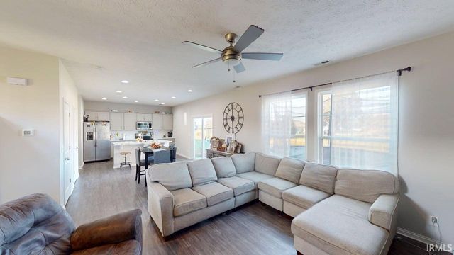 302 W Stellar Way, Huntingburg, IN 47542