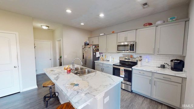 302 W Stellar Way, Huntingburg, IN 47542