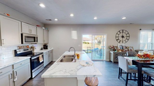 302 W Stellar Way, Huntingburg, IN 47542