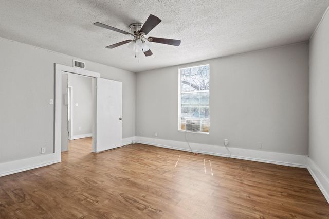 909 W Chestnut Street, Denison, TX 75020